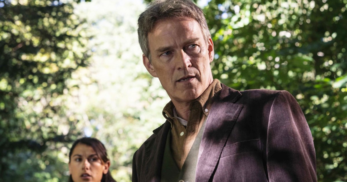 Nina Singh and Stephen Moyer in Art Detectives season 1